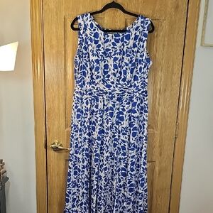 NorthStyle Elegant Blue and White Floral Maxi Dress